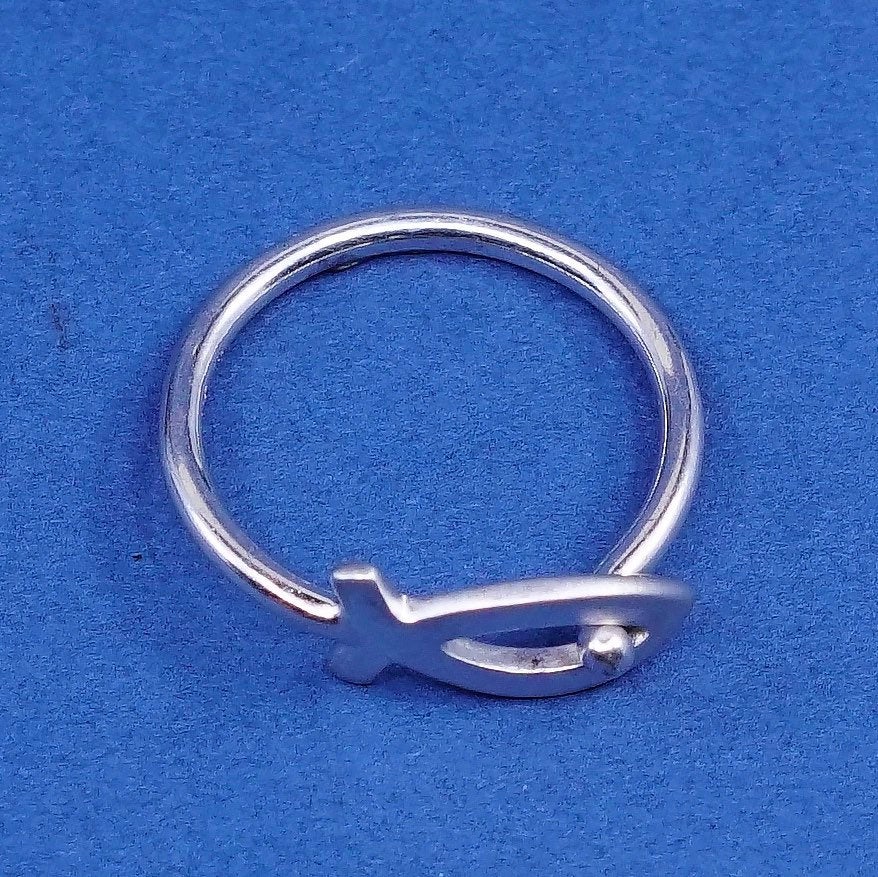 Size 4, vtg sterling silver handmade ring, 925 men’s band engraved fish