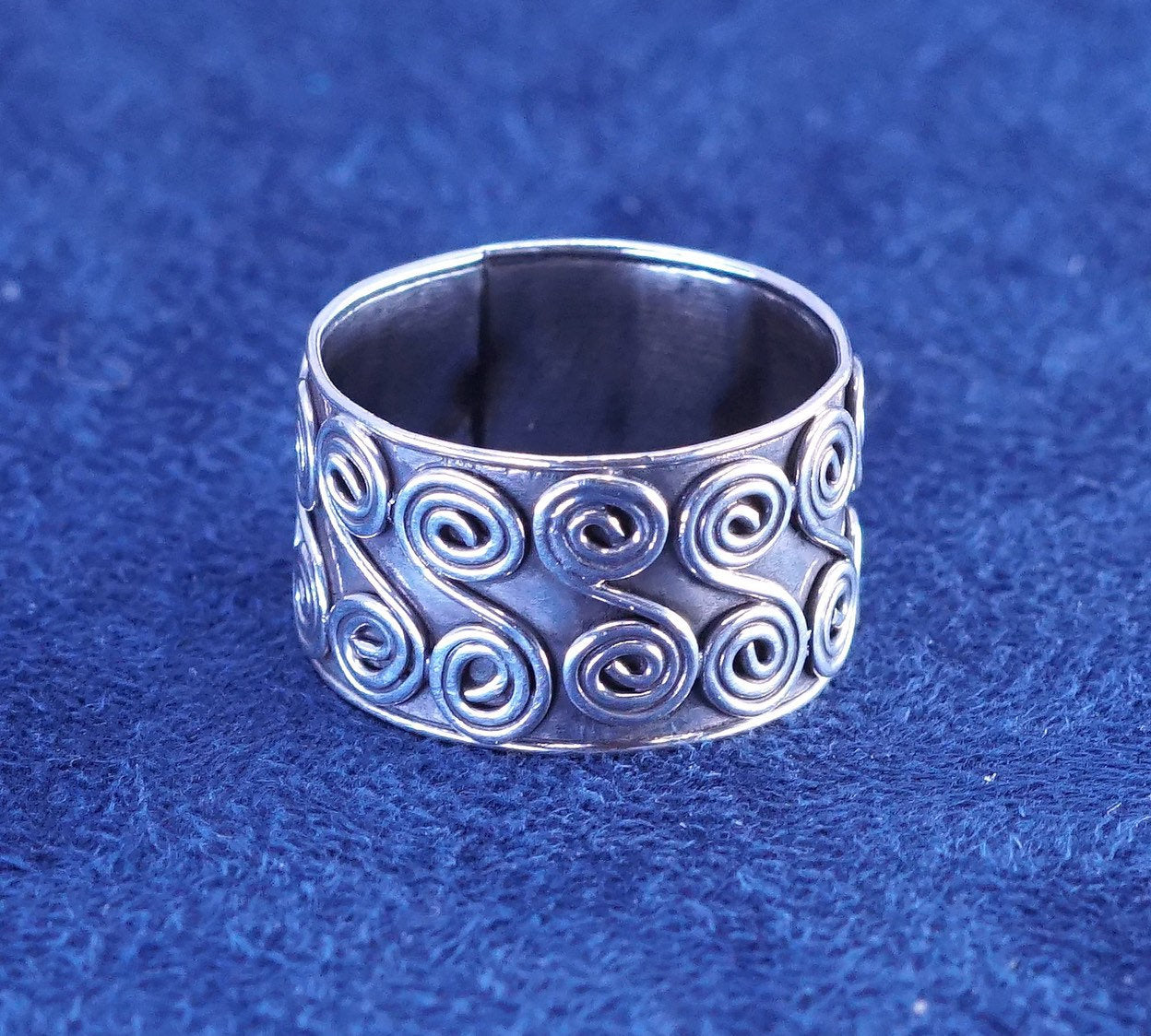 sz 7.25, vtg Sterling silver handmade ring, 925 wide band w/ swirl texture