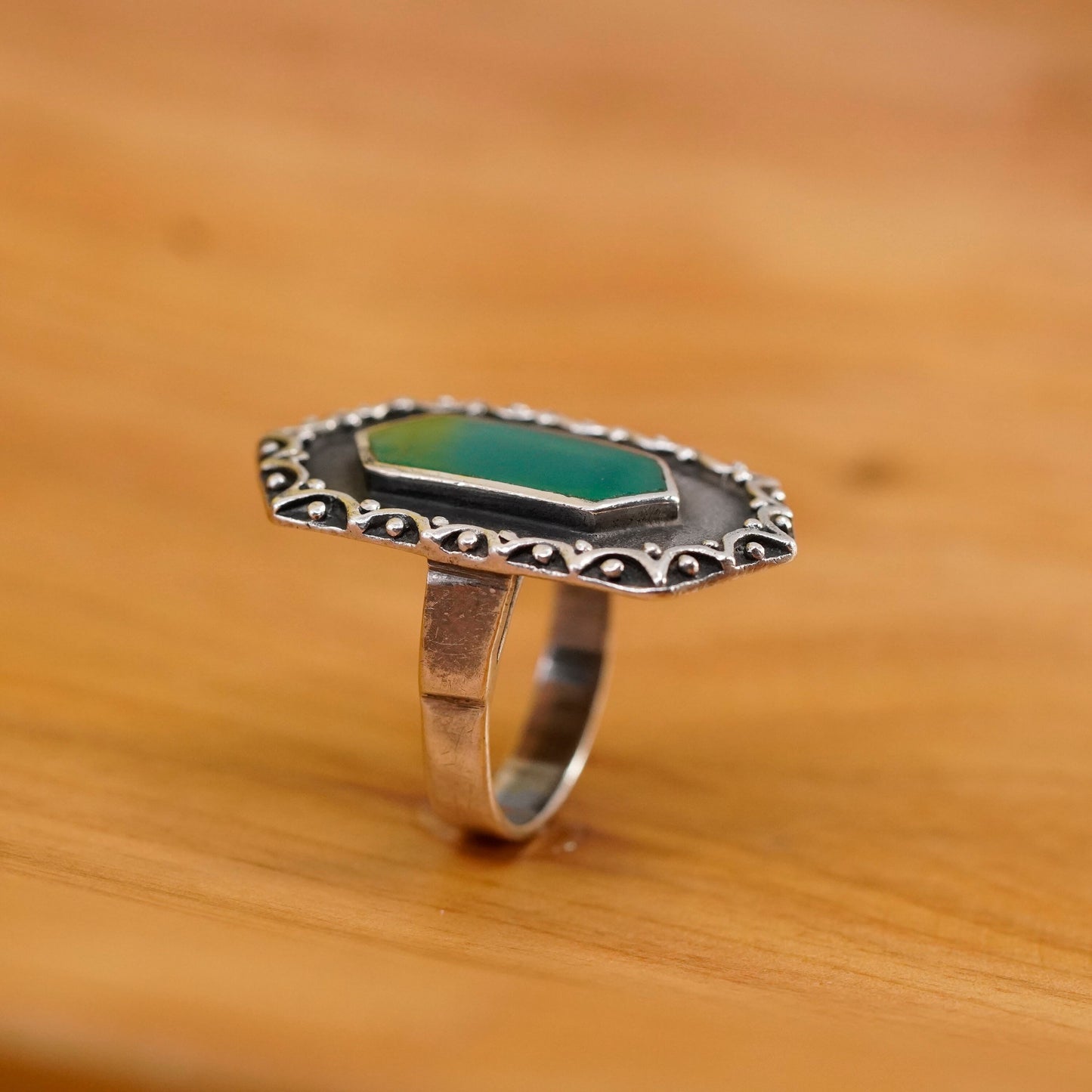 Size 8, vintage southwestern Sterling 925 silver handmade ring with emerald