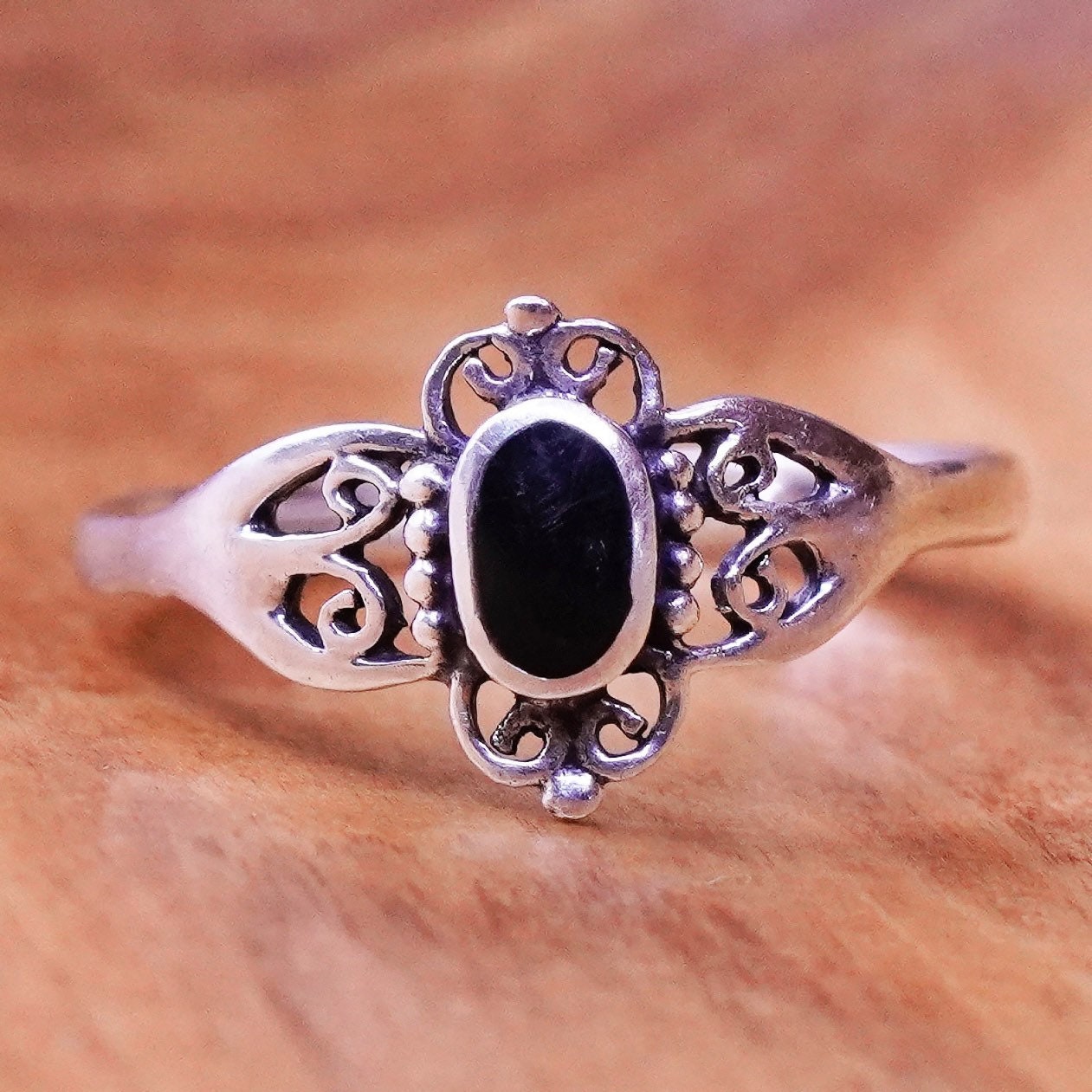 Size 9, vintage Sterling 925 silver handmade ring with oval onyx