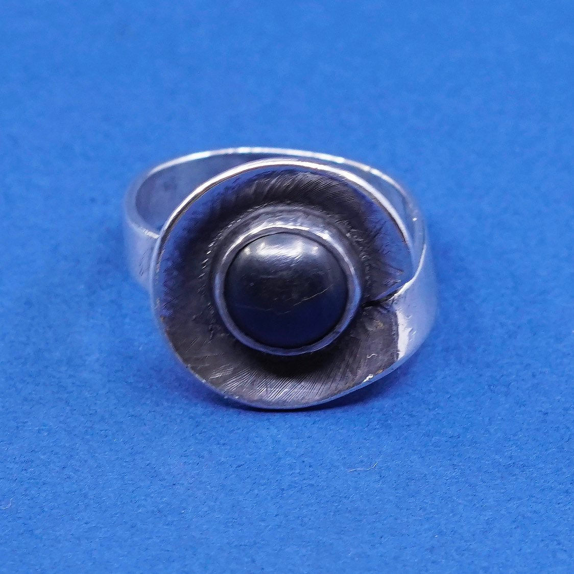 sz 7.5, vtg modern Sterling silver handmade ring, southwestern, 925 w/ hematite