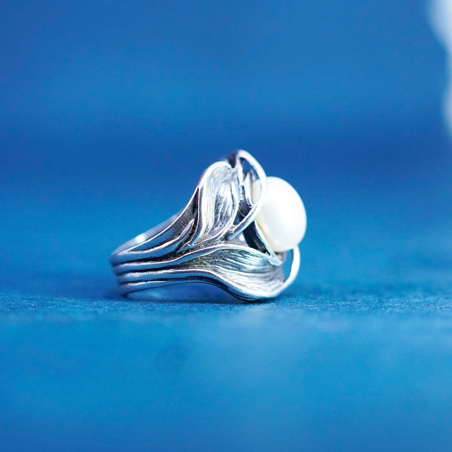 Size 7.5, Israel Shablool Didae Sterling silver handmade wavy ring with pearl