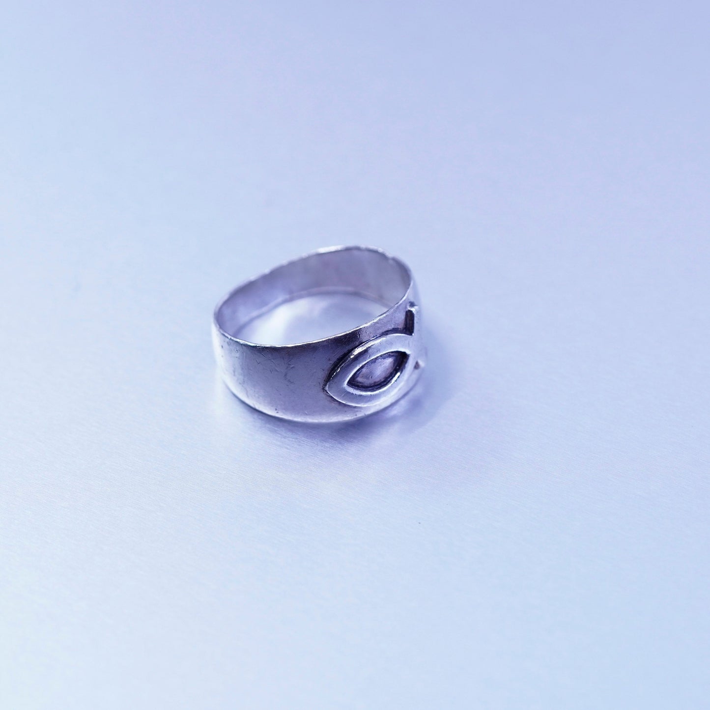 Size 8.25, vtg southwestern Sterling 925 silver handmade ring, modern fish band