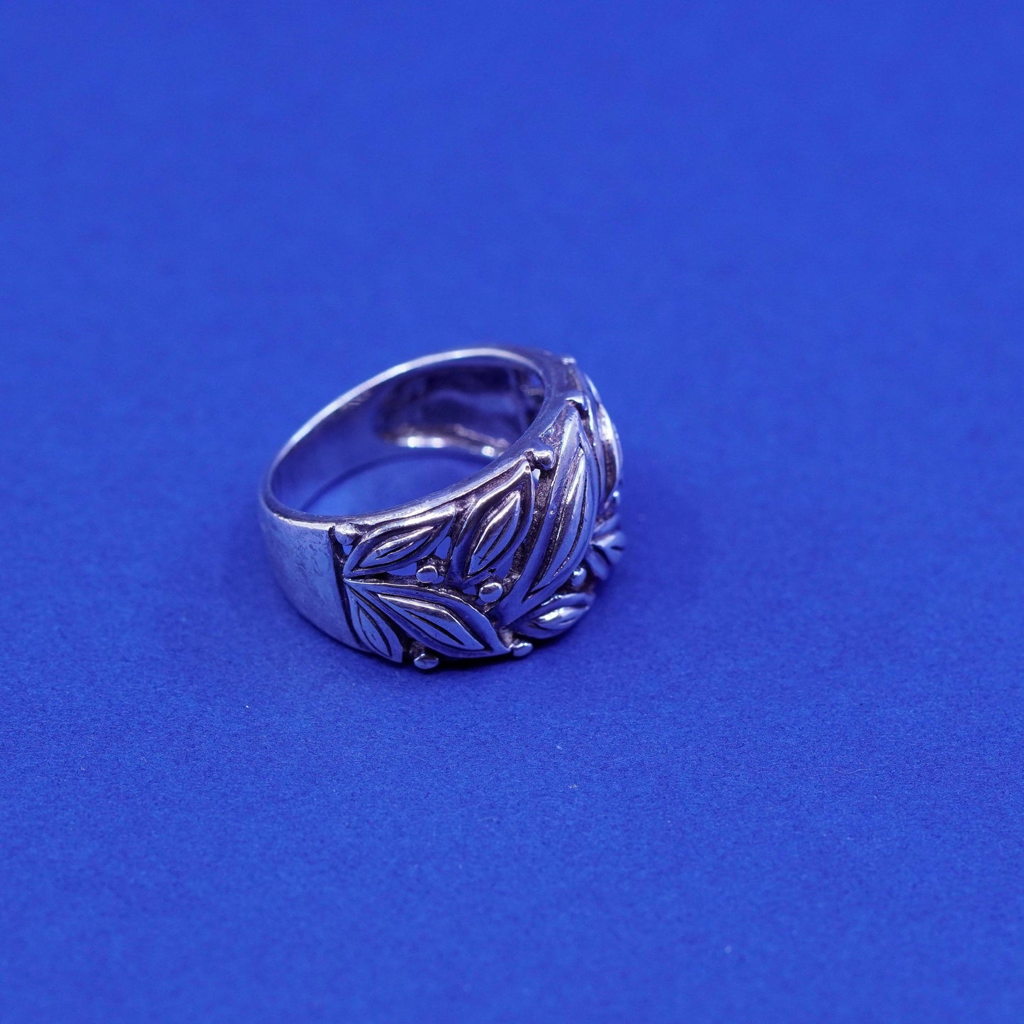 Size 7, vintage Sterling silver handmade ring, 925 leaves band