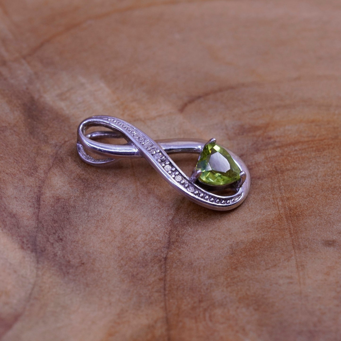 Vintage sterling silver pendant, 925 twisted loop with genuine diamond peridot