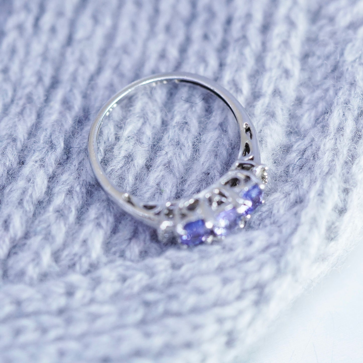 Size 6.75, vintage Sterling 925 silver handmade band ring with amethyst