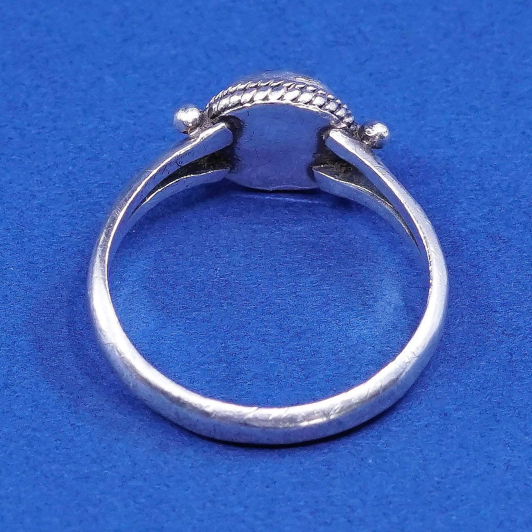 Size 8.5, vtg Sterling silver handmade ring, 925 w/ onyx N beads