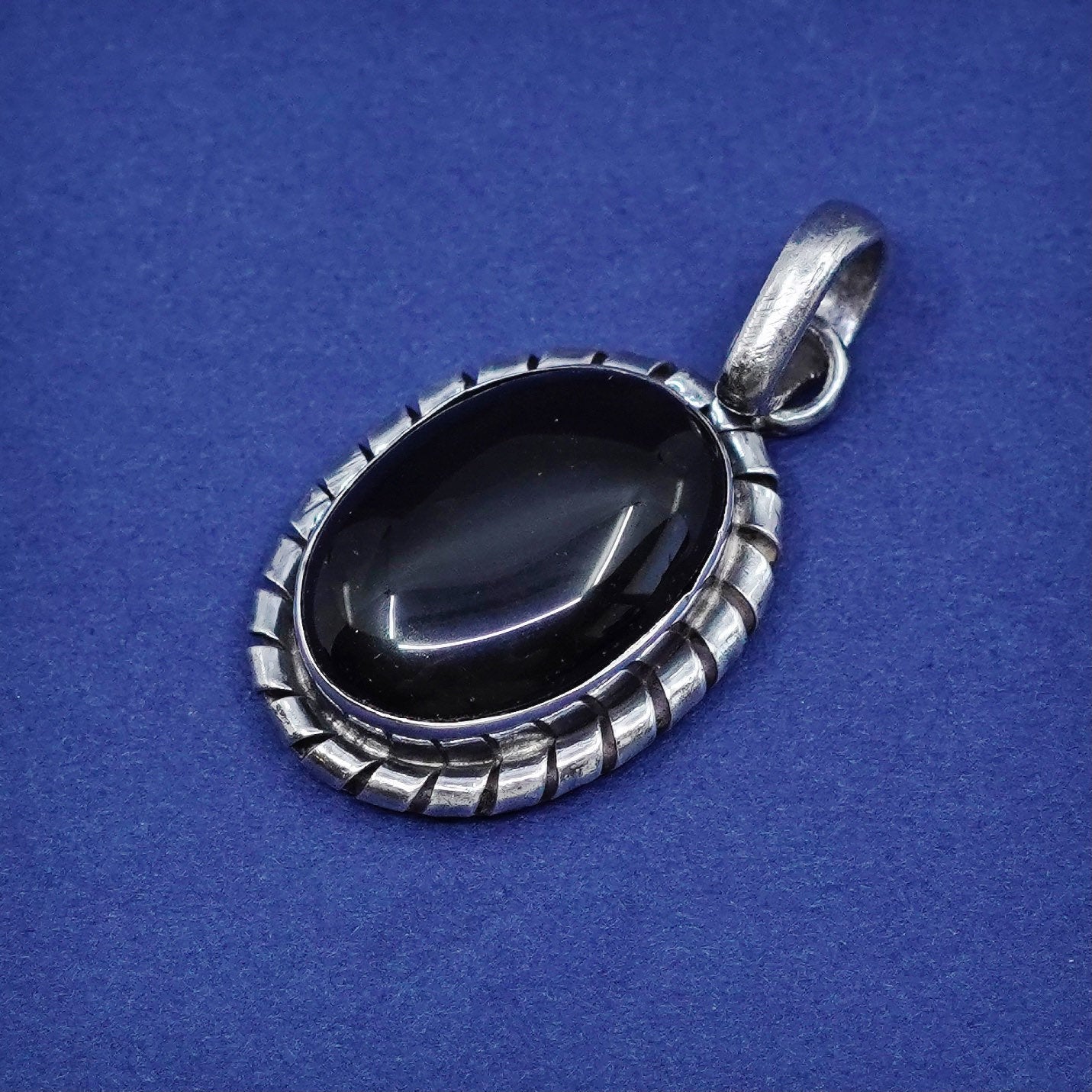 Vintage Sterling 925 silver handmade pendant with oval onyx