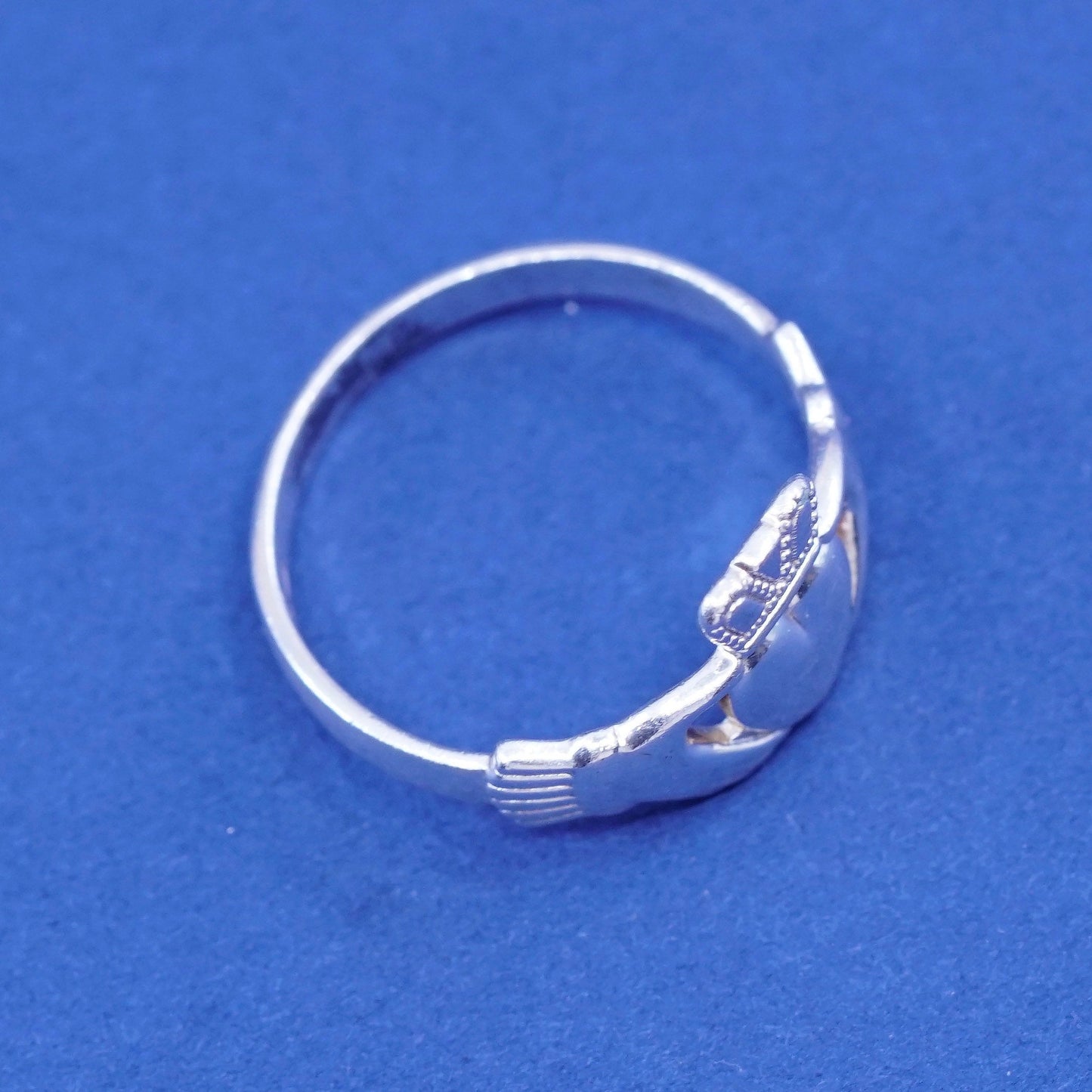sz 5.75, vtg Solvar sterling silver claddagh ring, holding heart 925 band