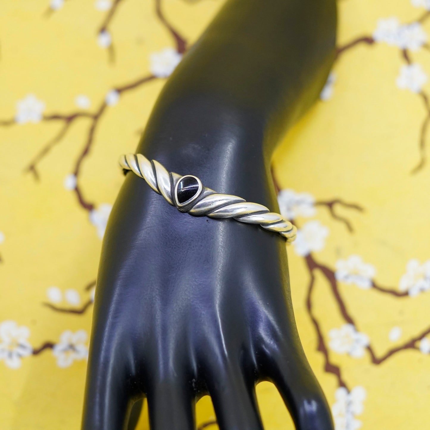6.5”, Navajo Sterling 925 silver bracelet ribbed cuff with teardrop obsidian