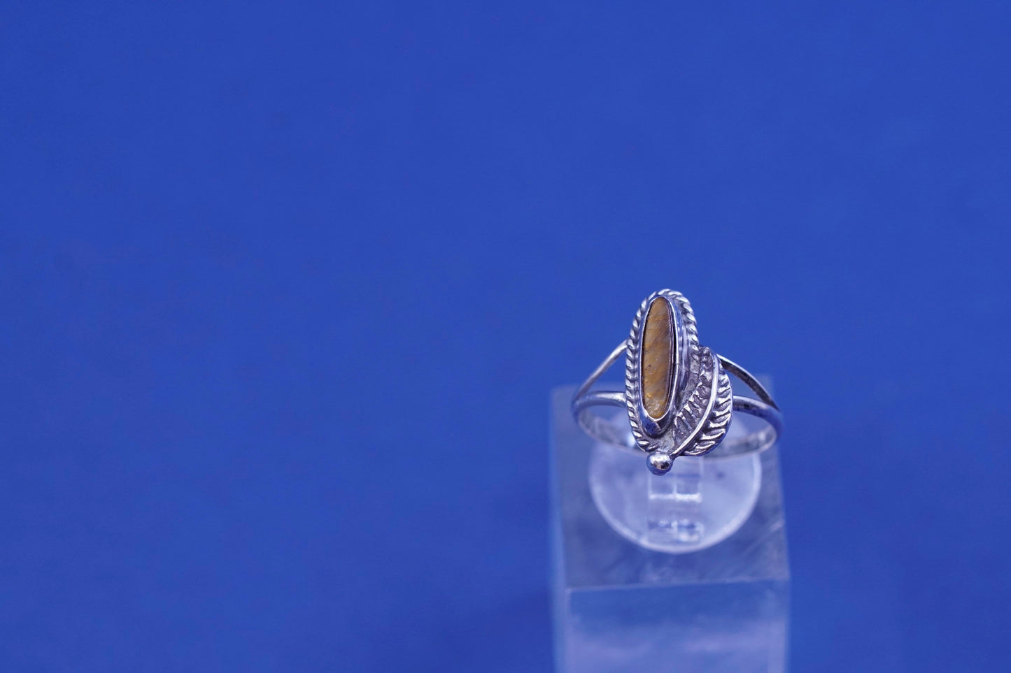 Size 7, vtg Sterling 925 silver handmade ring with golden tiger eye and leaves