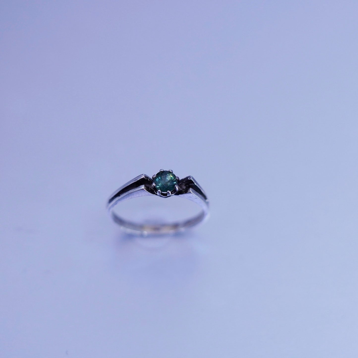 Size 6.5, vintage Sterling 925 silver handmade wrap ring with peridot
