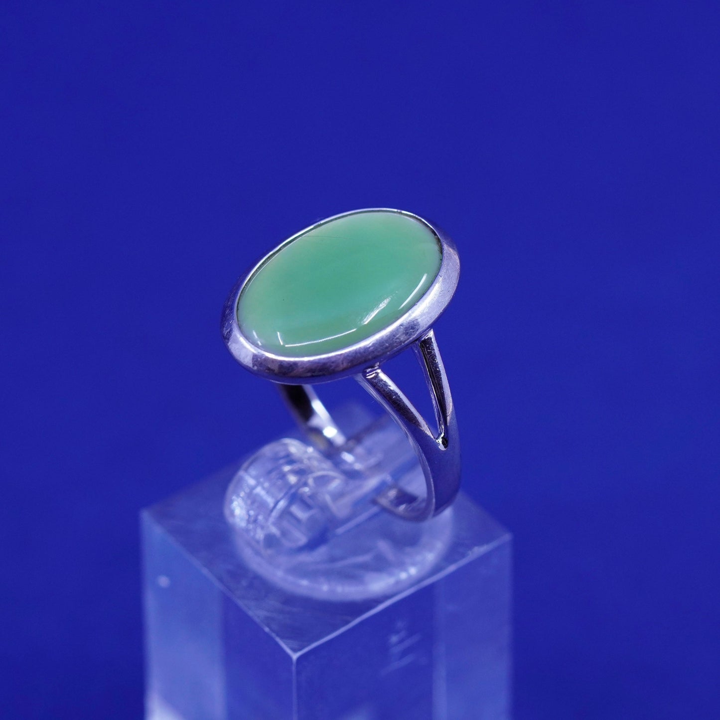 Size 8, vintage Sterling 925 silver handmade ring with green mother of pearl
