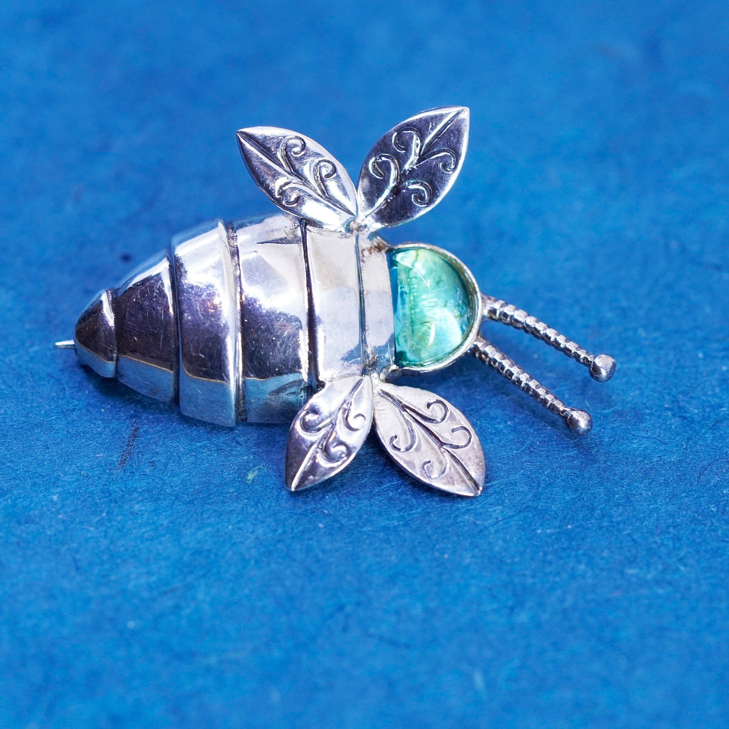 Vintage handmade sterling 925 silver bee brooch pendant with peridot