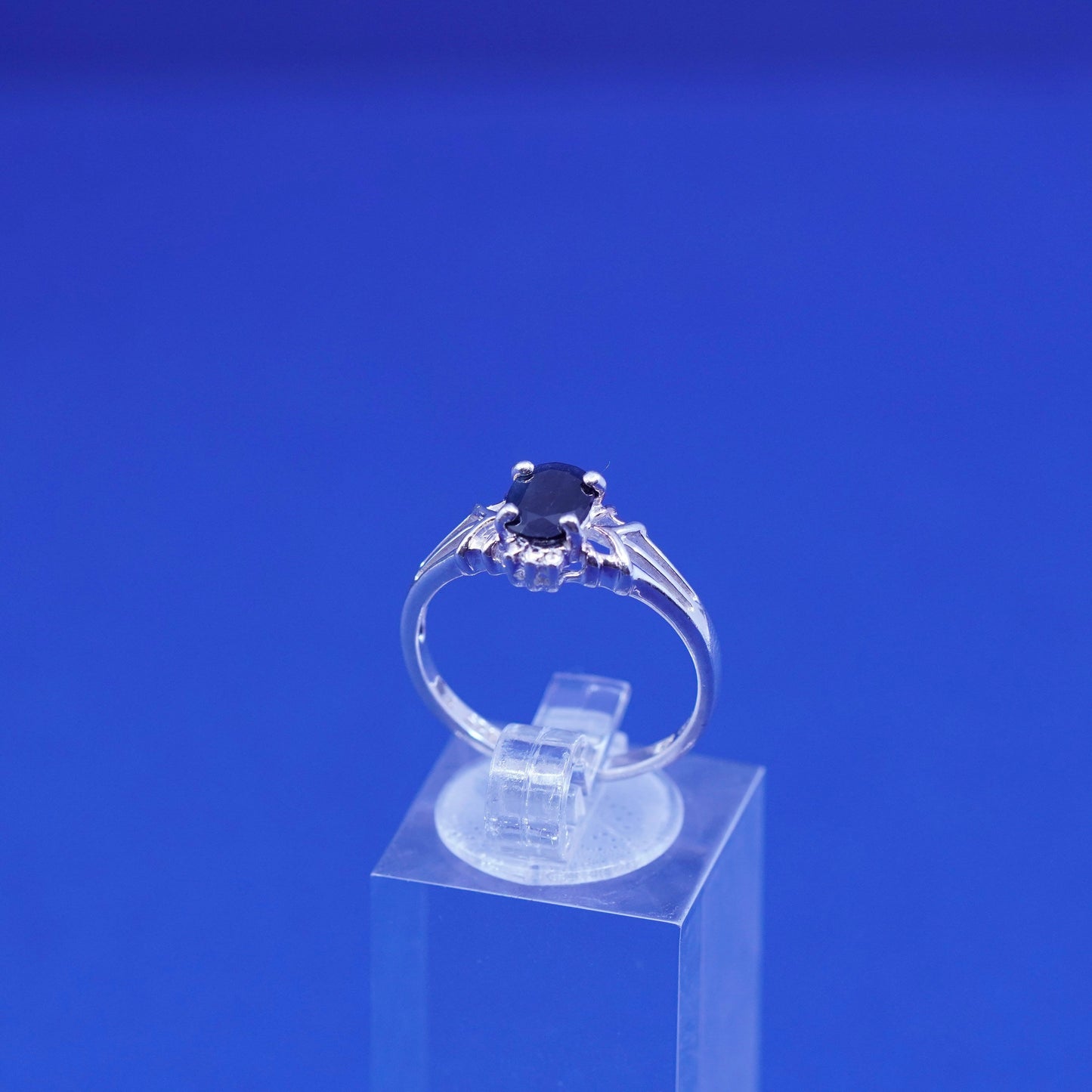 Size 7.25, vintage Sterling 925 silver handmade ring with sapphire