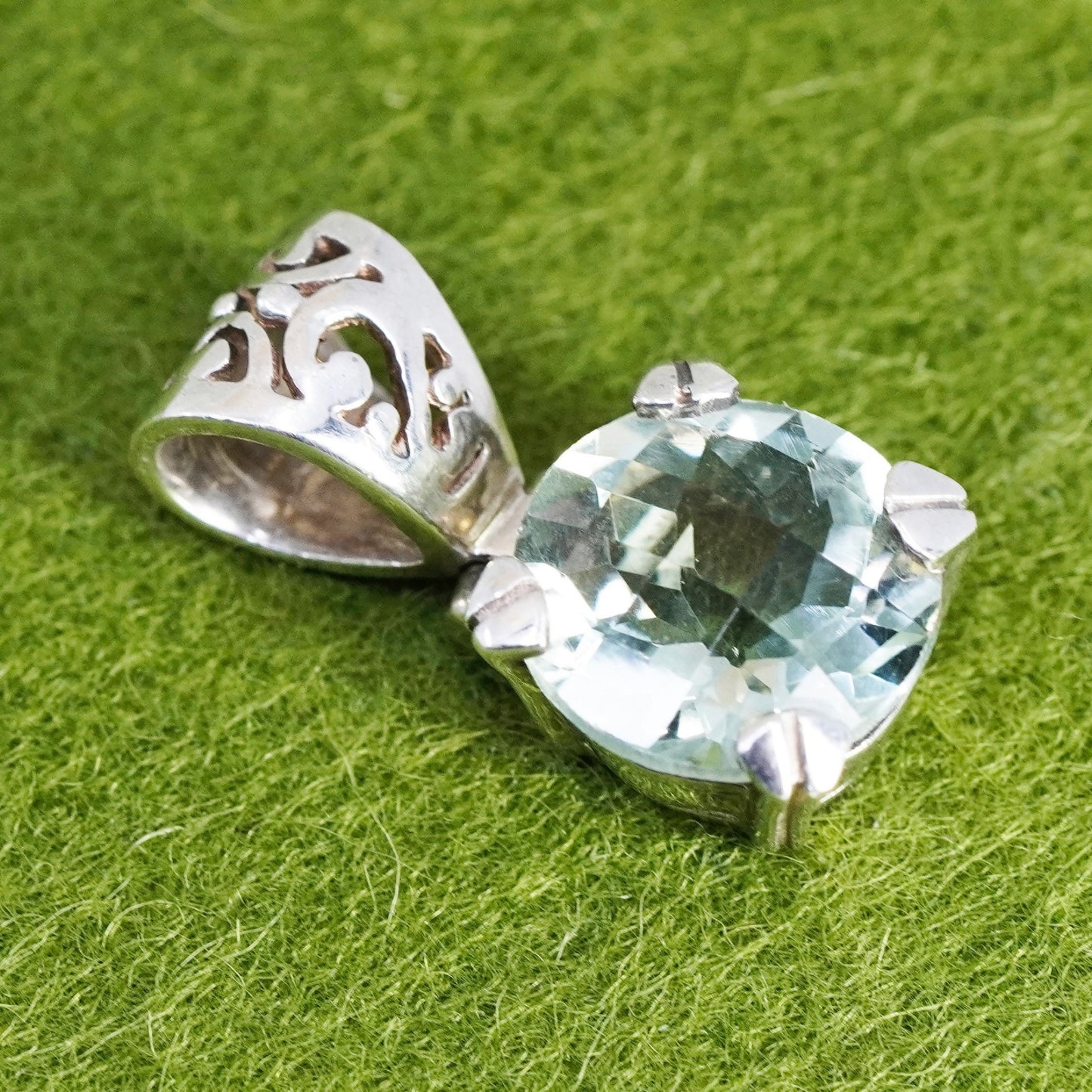 Vintage Sajen Sterling 925 silver handmade pendant with green topaz