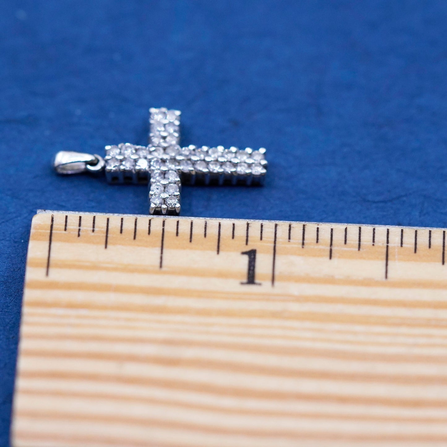 2.2g, Vintage solid 10K white gold cross pendant with cluster genuine diamonds