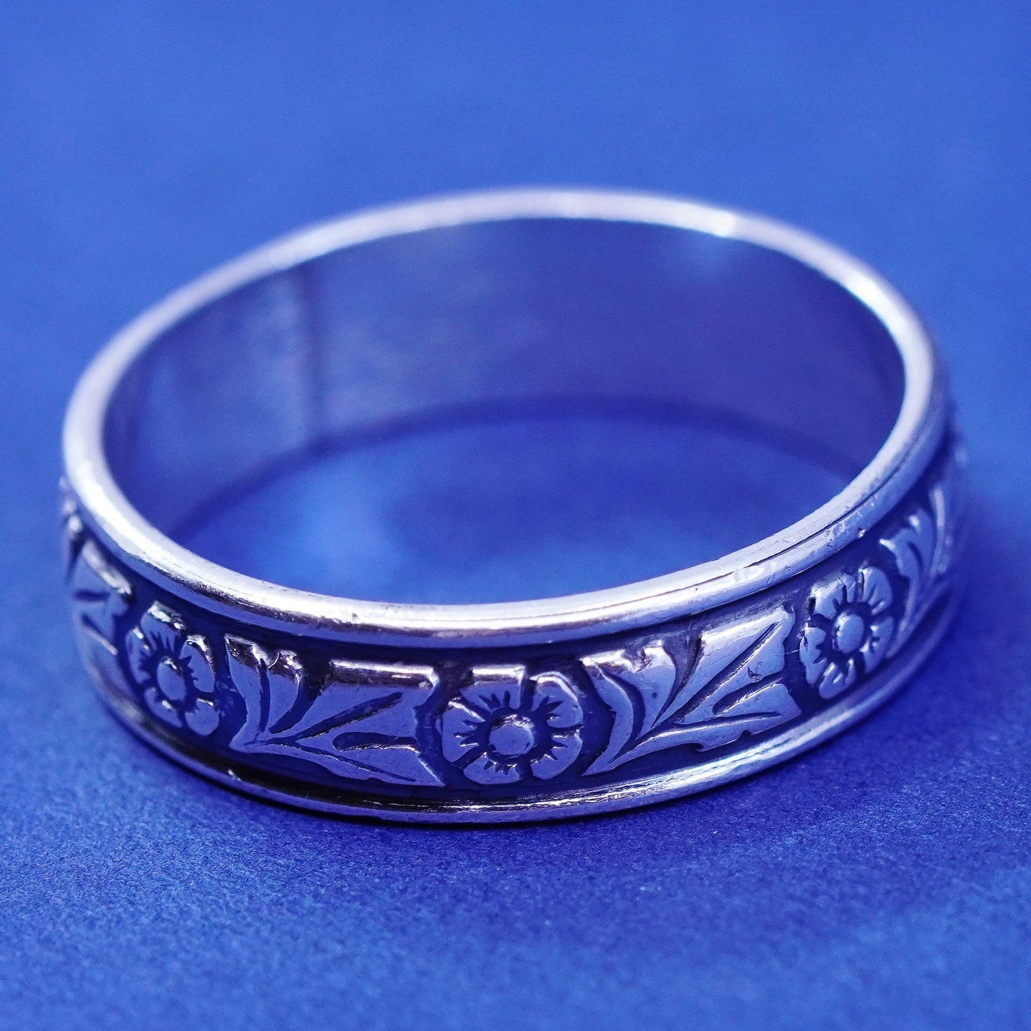 Size 10, vtg wheeler Sterling silver handmade ring, 925 band w/ flower relief