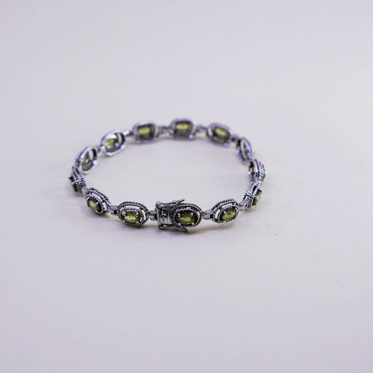 7”, Vintage Sterling 925 silver handmade bracelet with oval cut peridot
