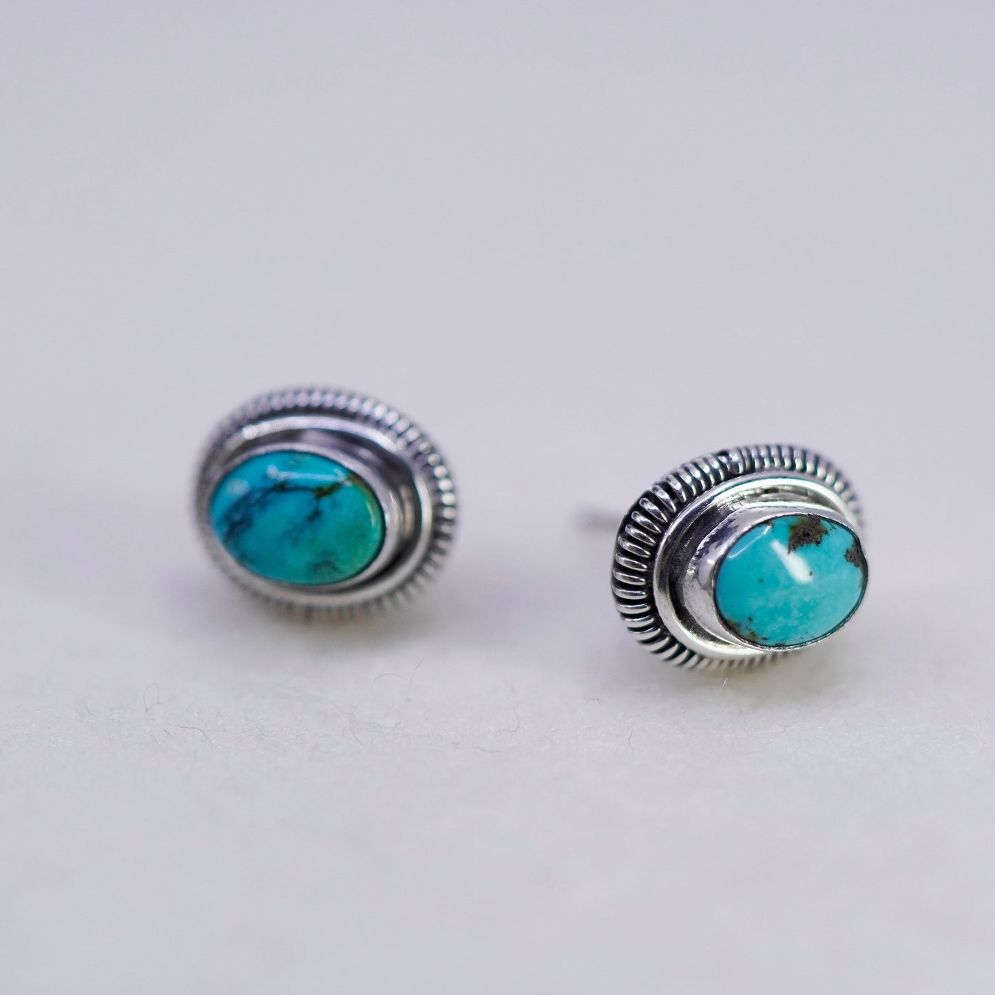 Native American navajo Sterling 925 silver earrings, studs cripple turquoise