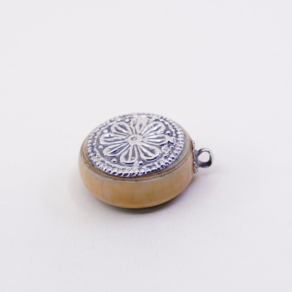 Native American Sterling 925 silver handmade flower pendant with nut