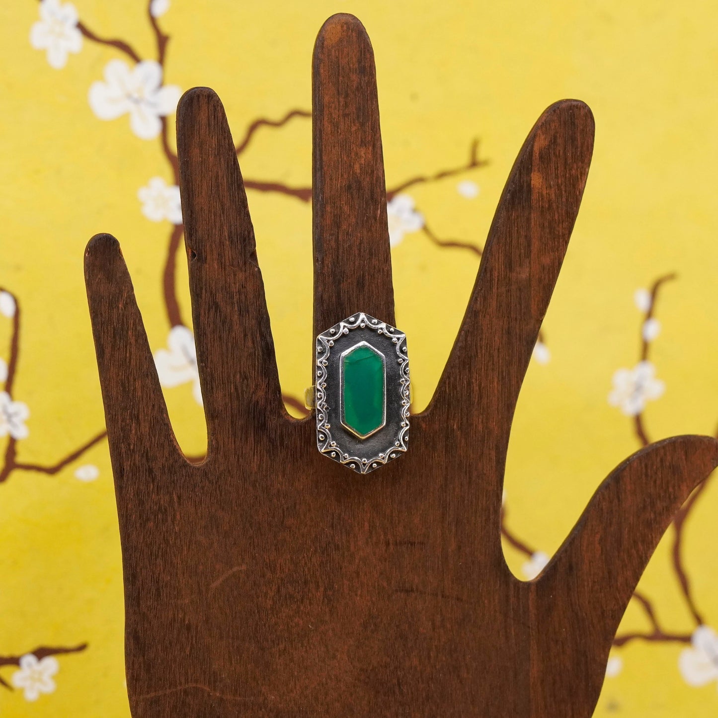 Size 8, vintage southwestern Sterling 925 silver handmade ring with emerald