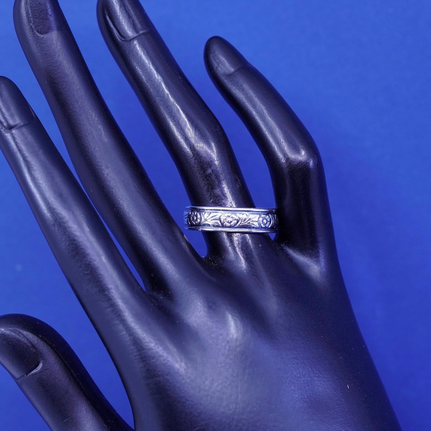 Size 10, vtg wheeler Sterling silver handmade ring, 925 band w/ flower relief