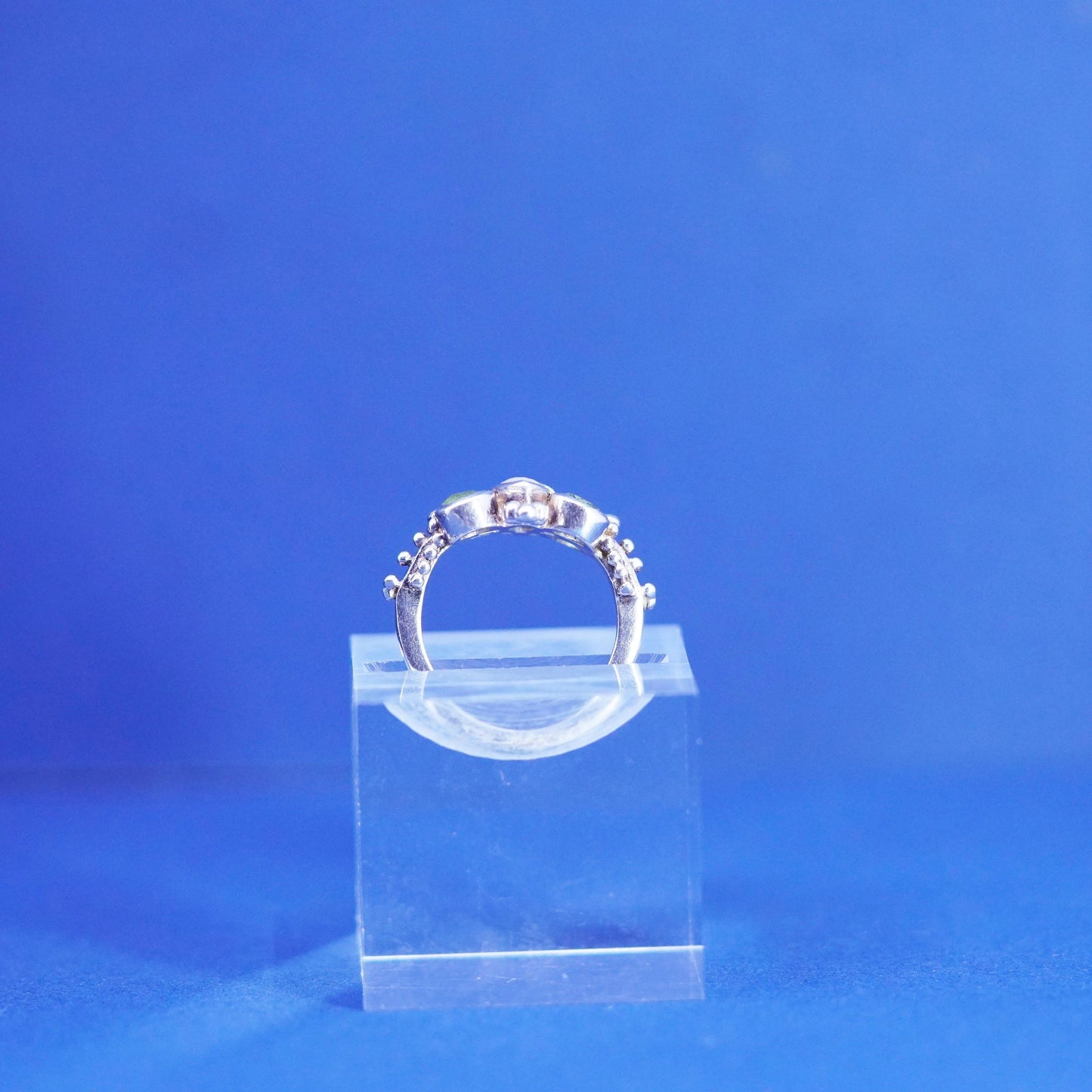 Size 7, Sterling 925 silver handmade ring with peridot and moonstone and beads