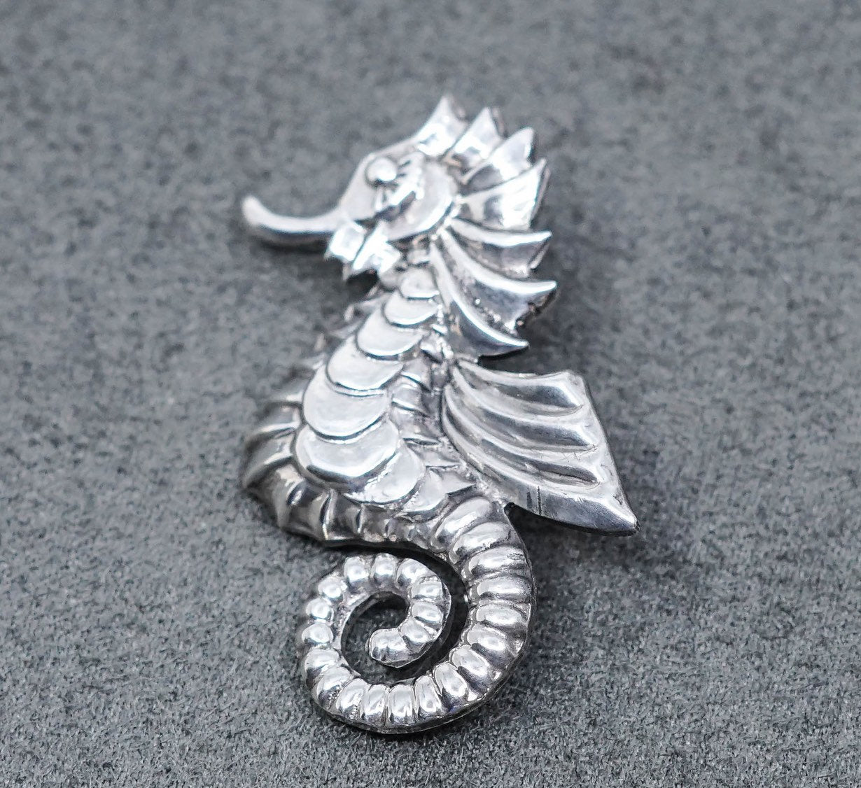 Vintage handmade sterling 925 silver seahorse shaped brooch