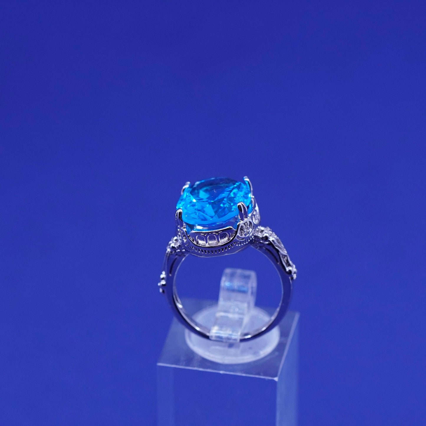 Size 7.25, vintage Sterling 925 silver handmade ring with topaz