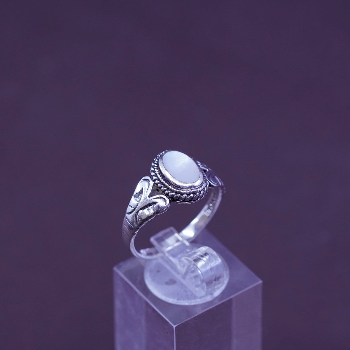 Size 8.5, vintage Sterling 925 silver handmade ring w/ mother of pearl N cable