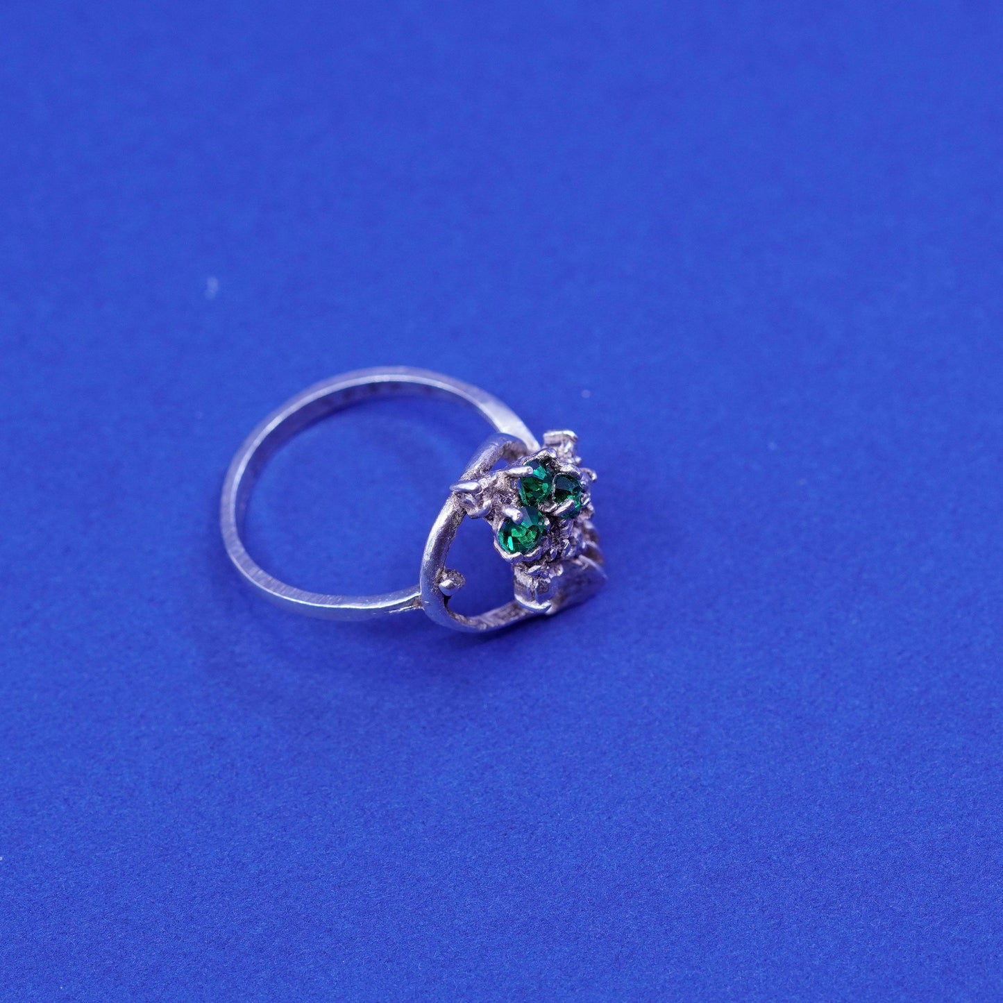 Size 8.75, vintage Sterling 925 silver handmade filigree ring with emerald