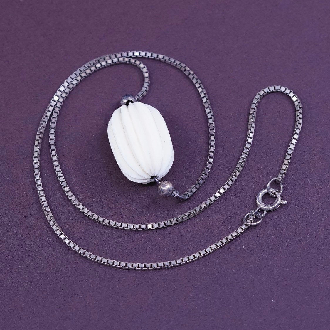 15" vtg Sterling silver box chain w/ ribbed carved tree nut pendant