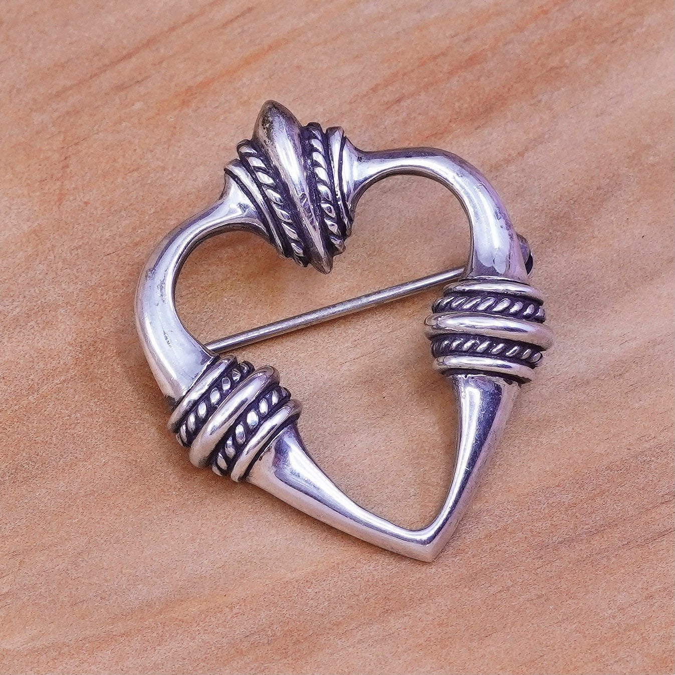 Vintage handmade modern sterling 925 silver heart brooch with cable around