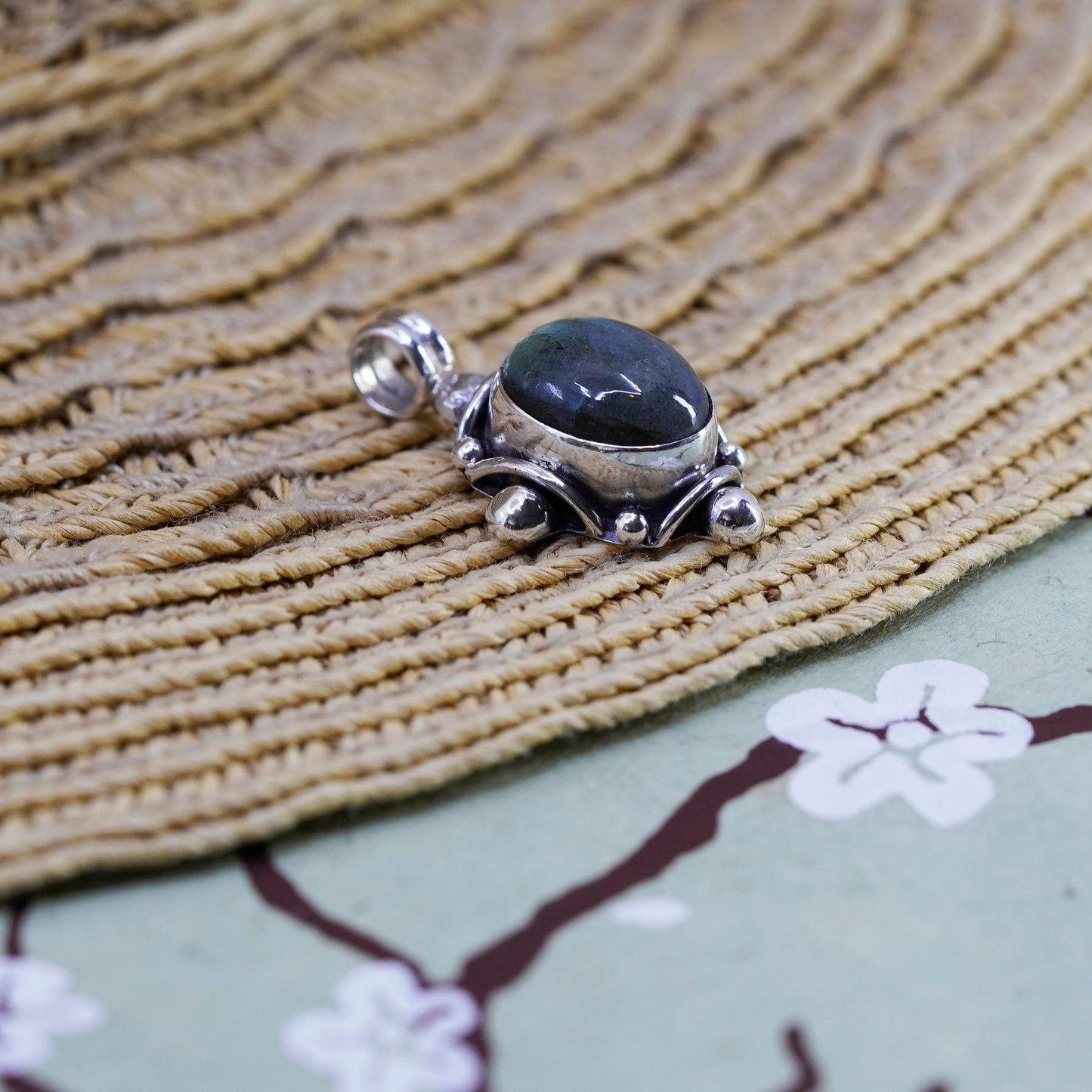Vintage Nepal Sterling 925 silver handmade pendant with oval labradorite