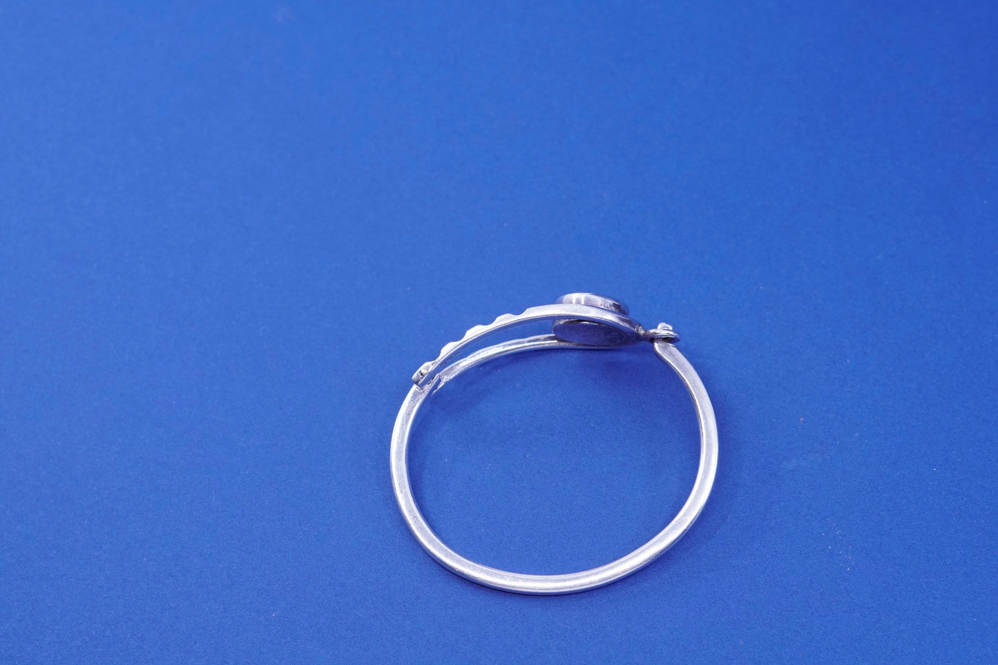6.75”, Mexico Sterling silver handmade bracelet, 925 hinged bangle with shell