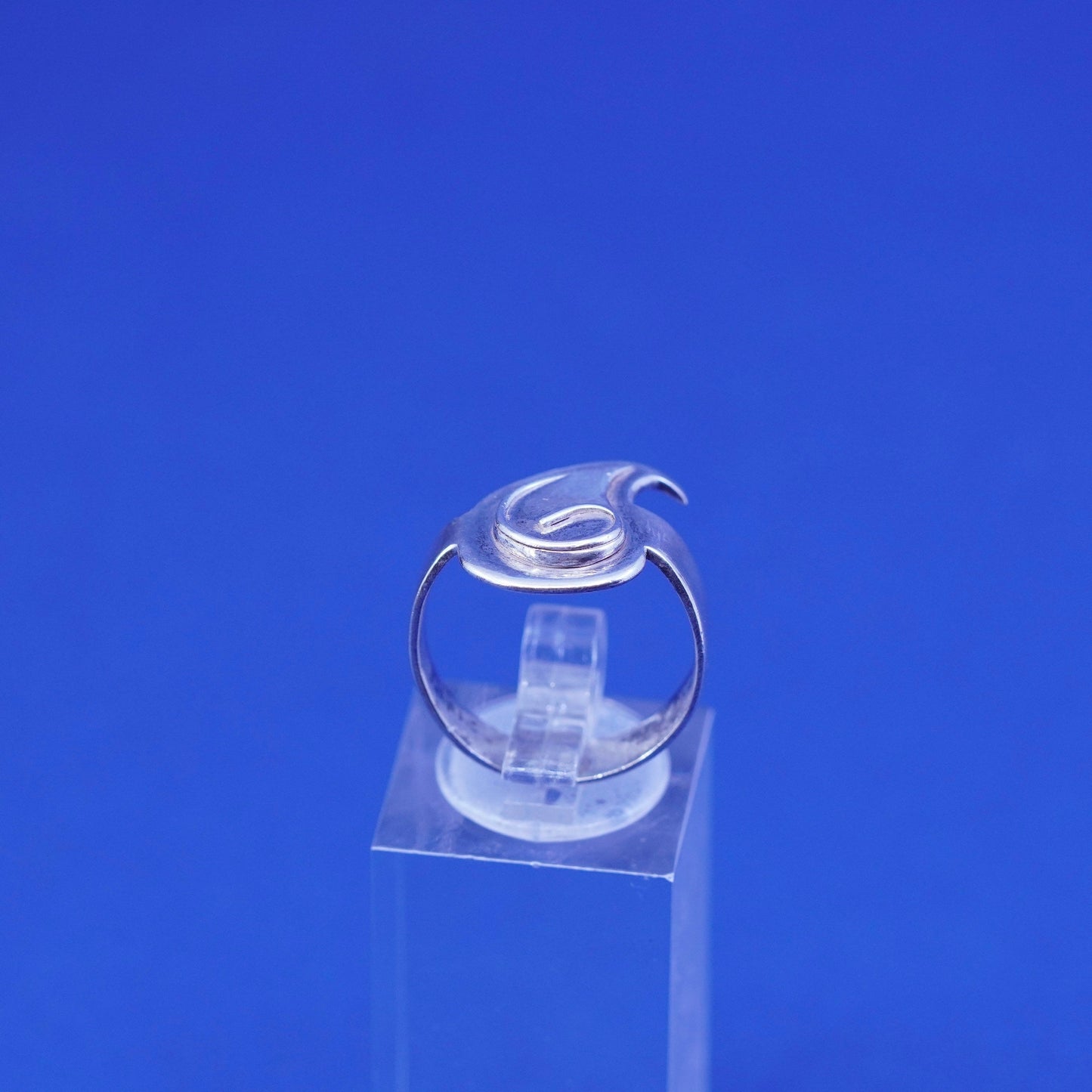 Size 7.25, vintage Sterling silver handmade ring, 925 swirly comma band