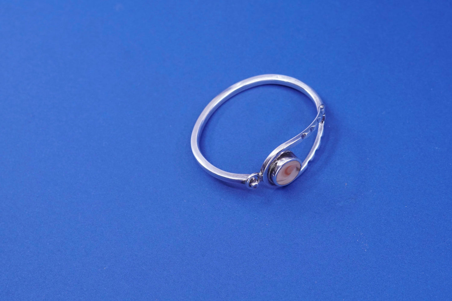 6.75”, Mexico Sterling silver handmade bracelet, 925 hinged bangle with shell