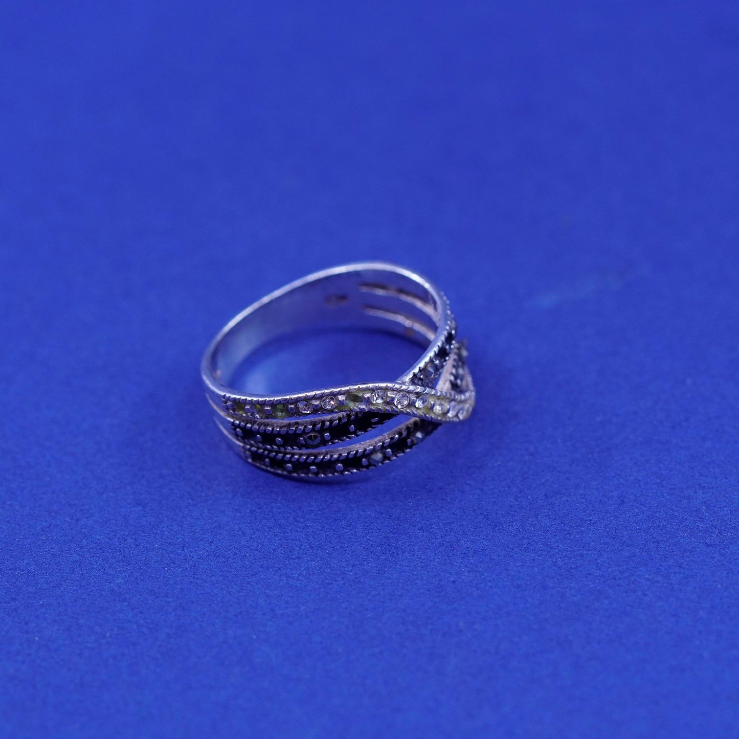 Size 7.25, vintage sterling silver ring with cluster Cz, band
