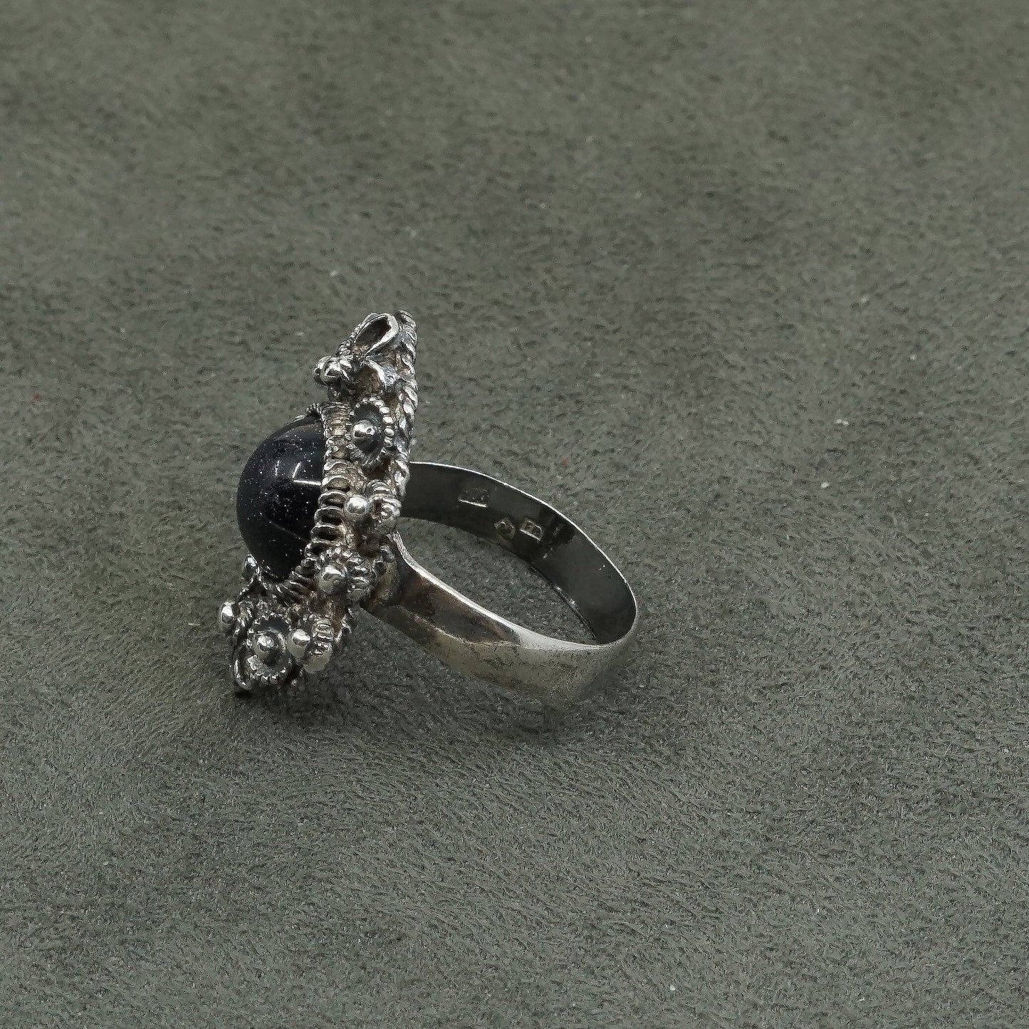 sz 7, sterling silver handmade ring, southwestern 925 w/ black stone N beads