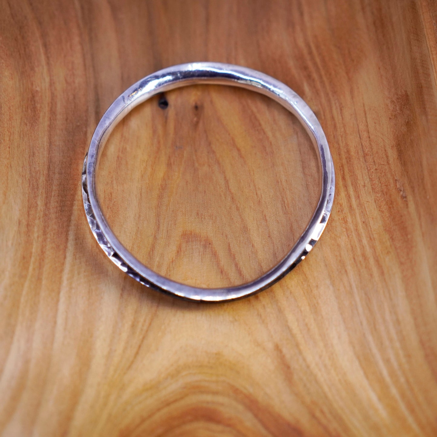 8.5”, vtg Native American Sterling silver bracelet, hammered 925 horn bangle