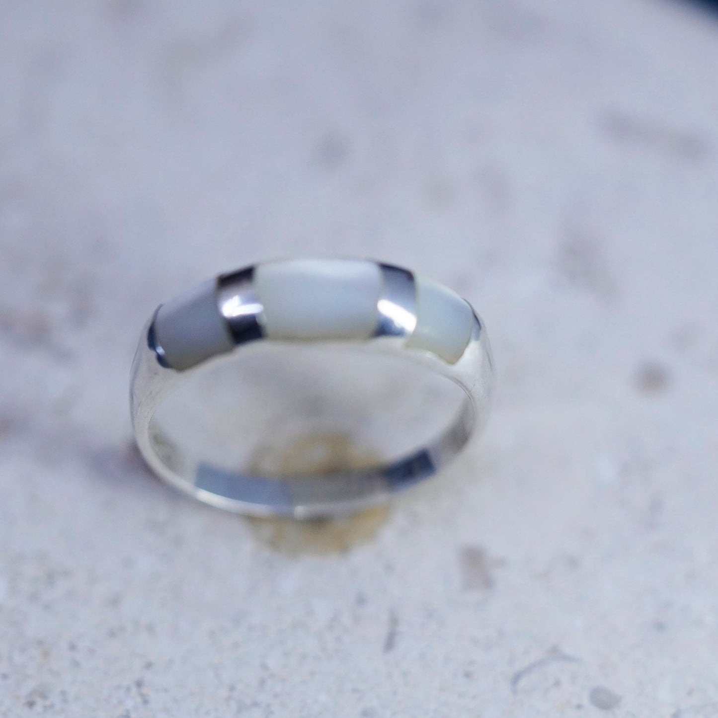 Size 9, vintage Mexico Sterling 925 silver handmade ring band mother of pearl