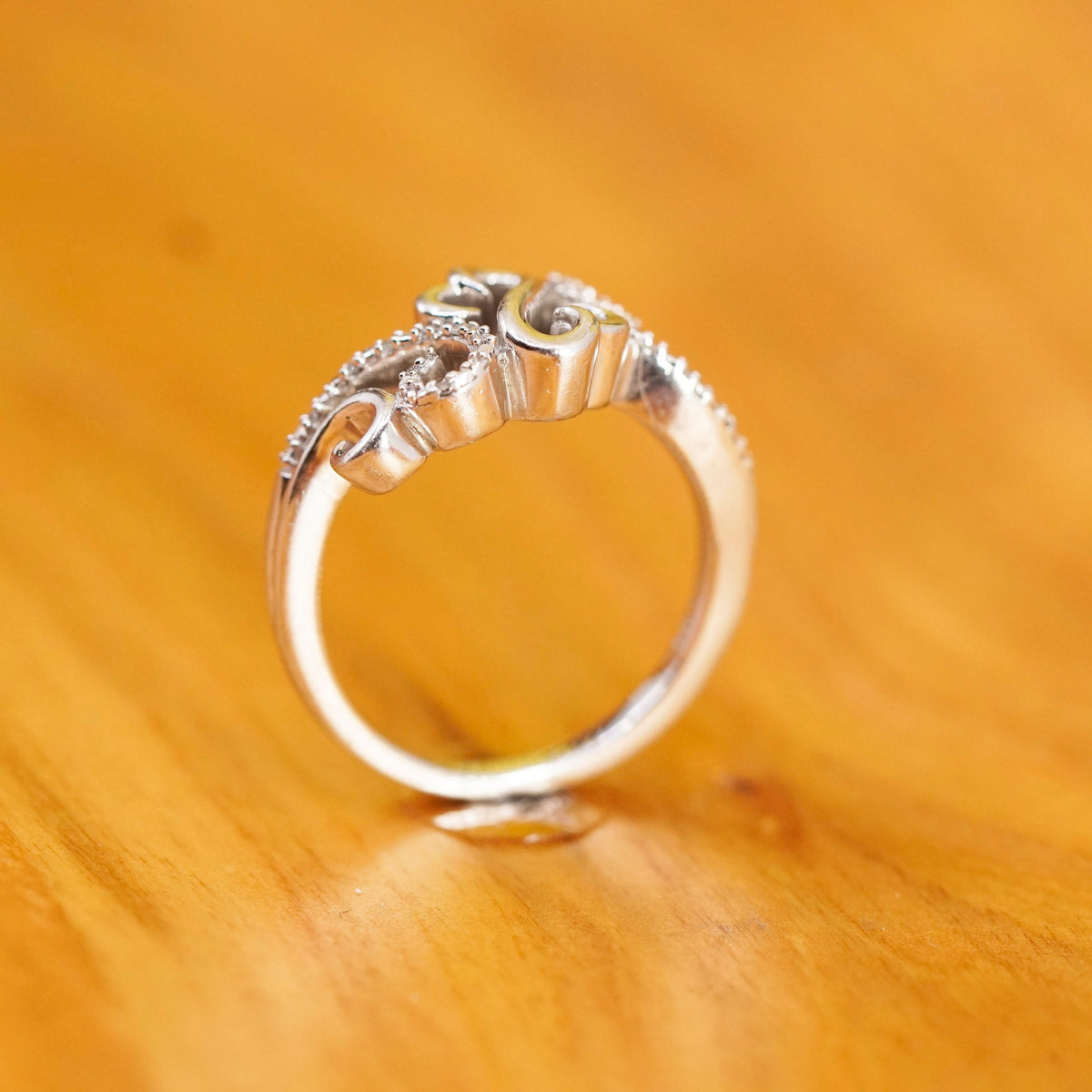 Size 7, vintage Sterling silver ring, 925 entwined Heart band genuine diamond