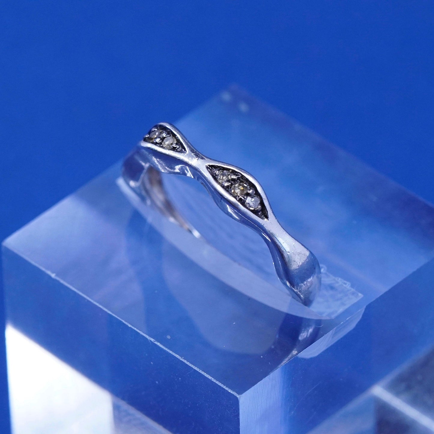 Size 7, vtg JS Sterling silver ring, 925 stackable band with genuine diamonds