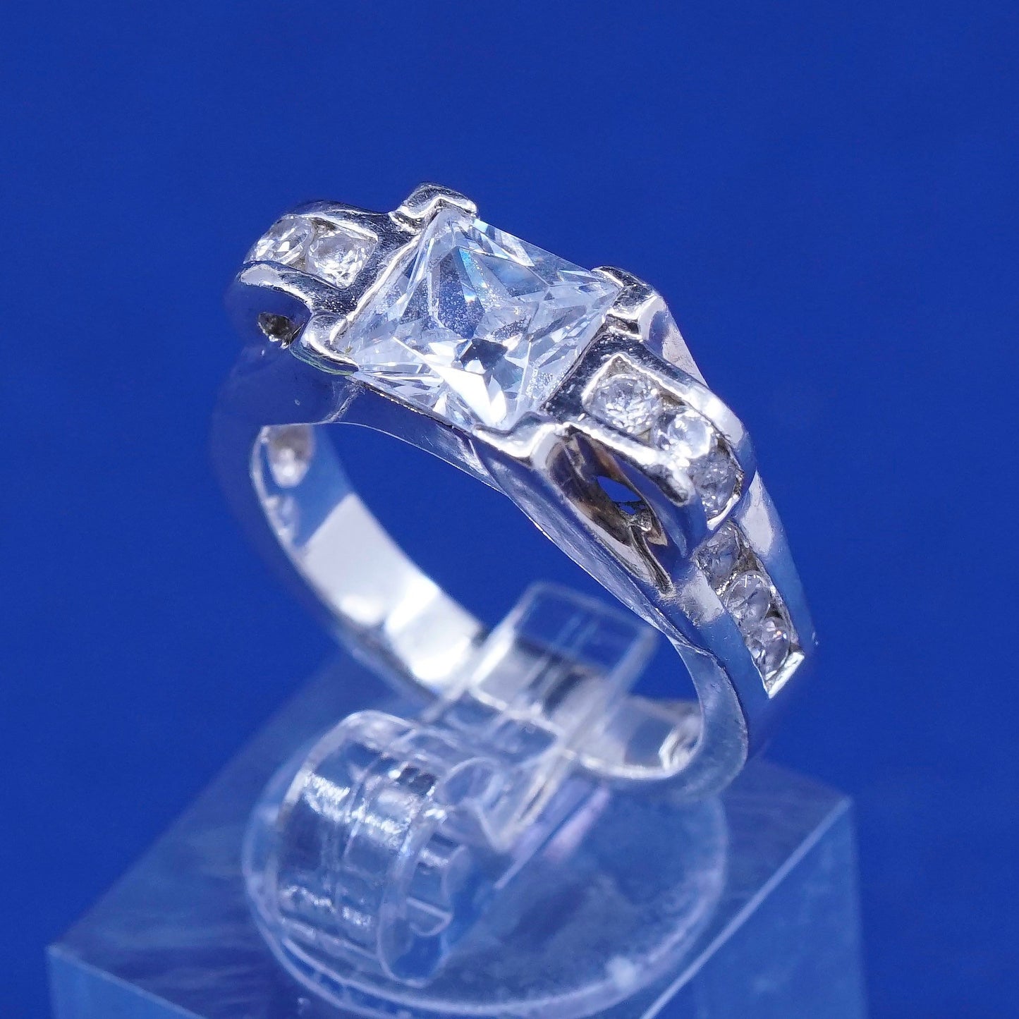 Size 7, vintage Sterling silver engagement ring, 925 band w/ clear