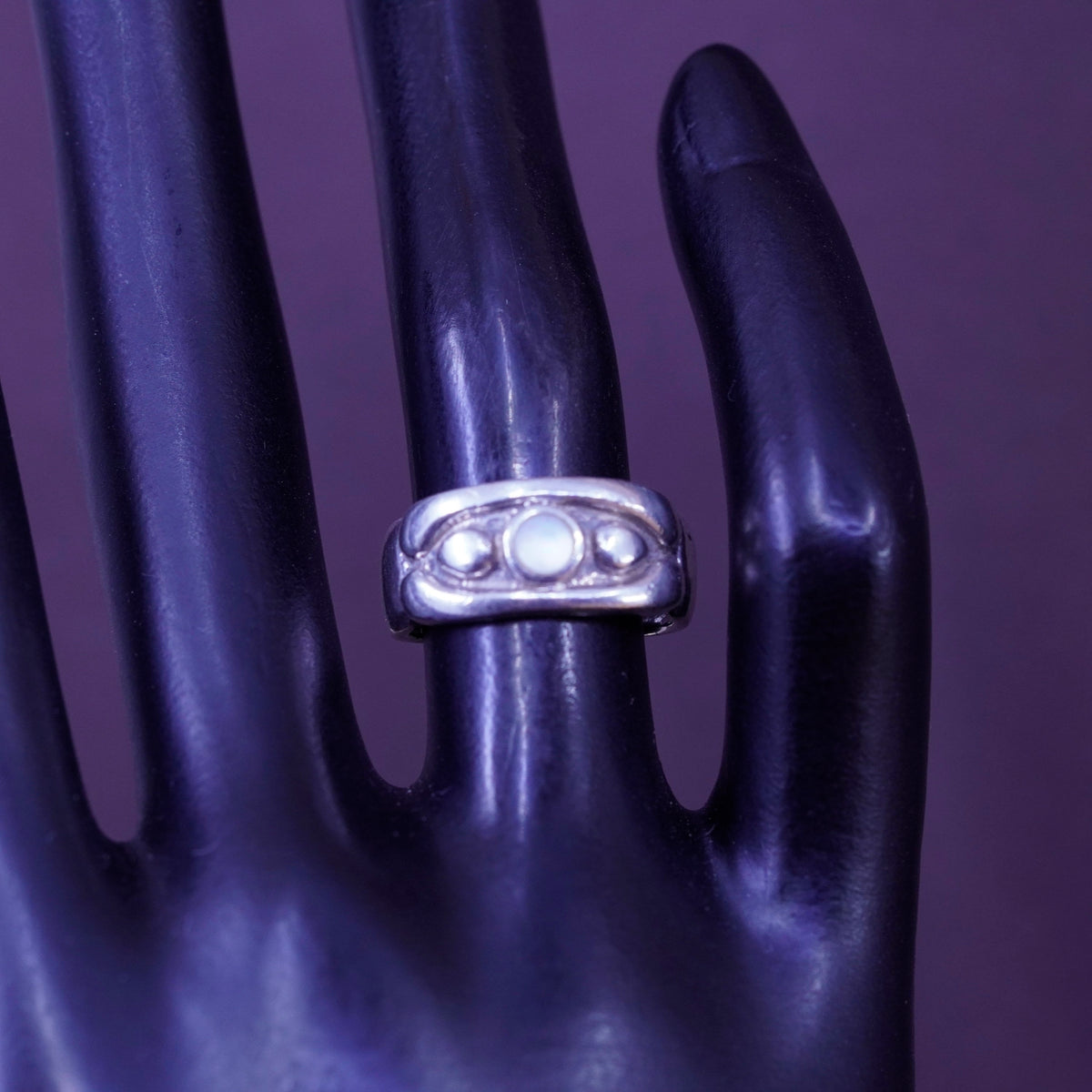 Size 5, vintage Sterling 925 silver handmade ring with mother of pearl and bead