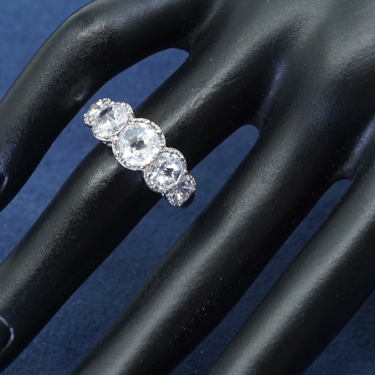Size 8.5, vtg Sterling silver ring, 925 band w/ clear cz
