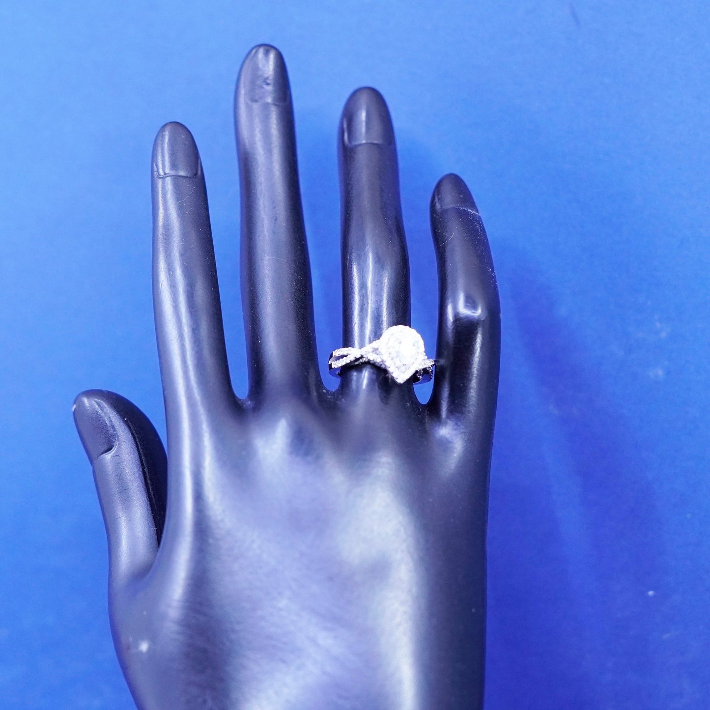 Size 7, vintage Sterling 925 silver engagement ring with teardrop cluster Cz