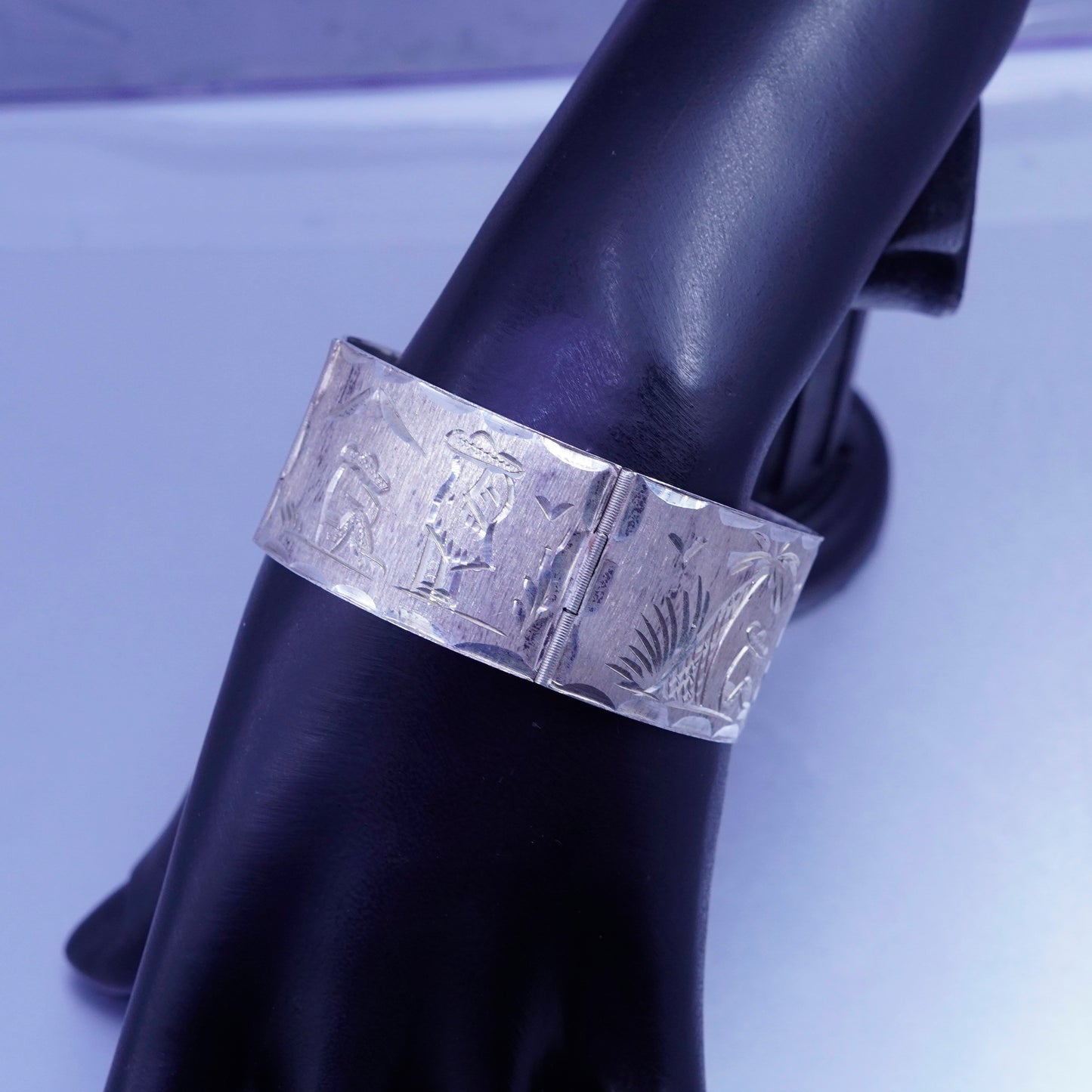 6.75”, Mexico Sterling 925 silver handmade bracelet, textured hinged bangle