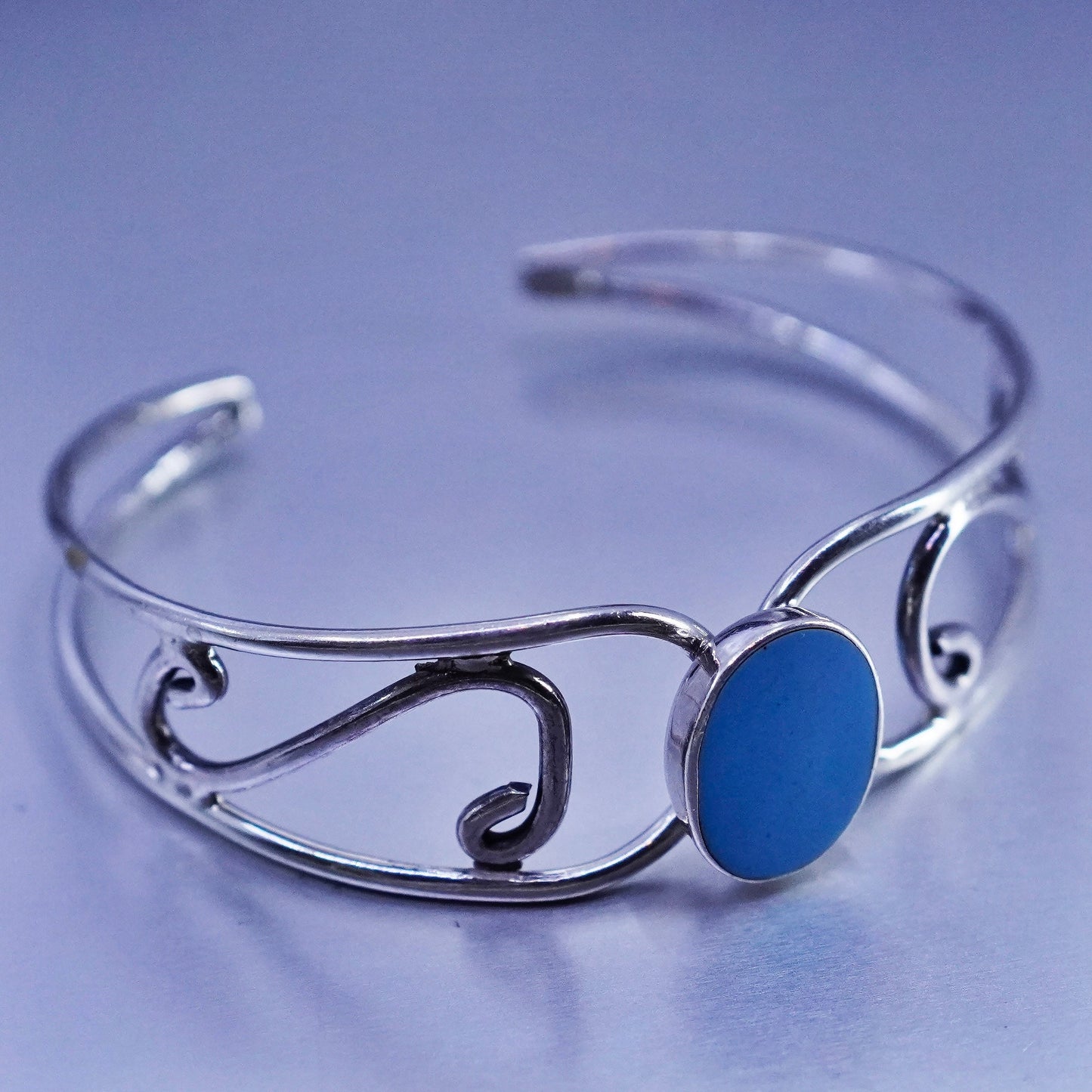 6.25”, Vintage Sterling 925 silver handmade bracelet, twisted cuff w/ turquoise